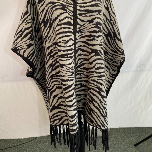 Christian Siriano NY Exotic Print Fringed Poncho Jacket NWOT Women's Size S / M - Picture 11 of 12
